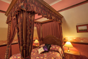 Four Poster Suite