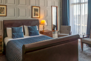 Executive Lexx Room