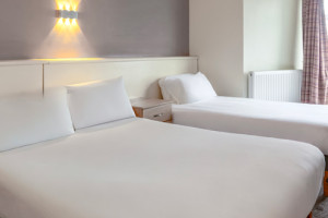 Accessible 4 Person Family Room