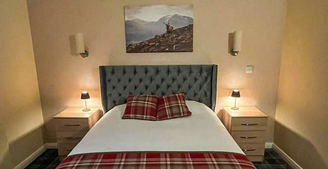 Britannia Inn Glasgow double bed