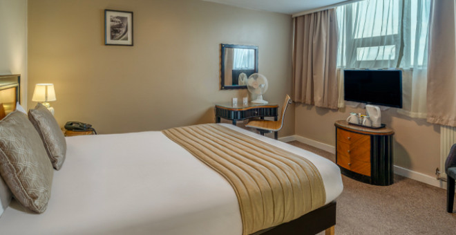 Standard 4 Person Family Room 