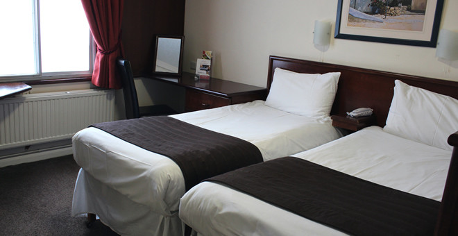 Gatwick Airport Accommodation Rooms Britannia Russ Hill Hotel - 